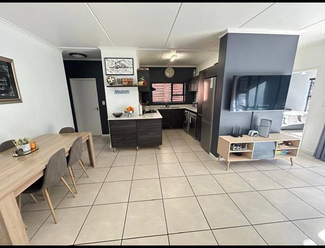 3 BEDROOM APARTMENT FOR SALE IN GREENSTONE HILL
